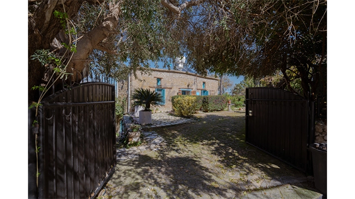 Villa fro sale with north cyprus estate agent