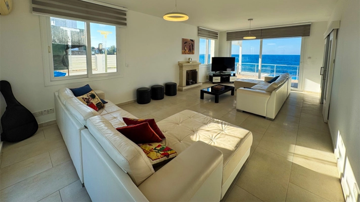 Northern Cyprus property for sale livingroom